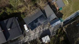 Instalacja fotowoltaiczna 6 kWp na dachu garażu